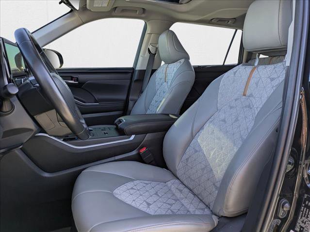 Used 2023 Toyota Highlander Bronze Edition image 15