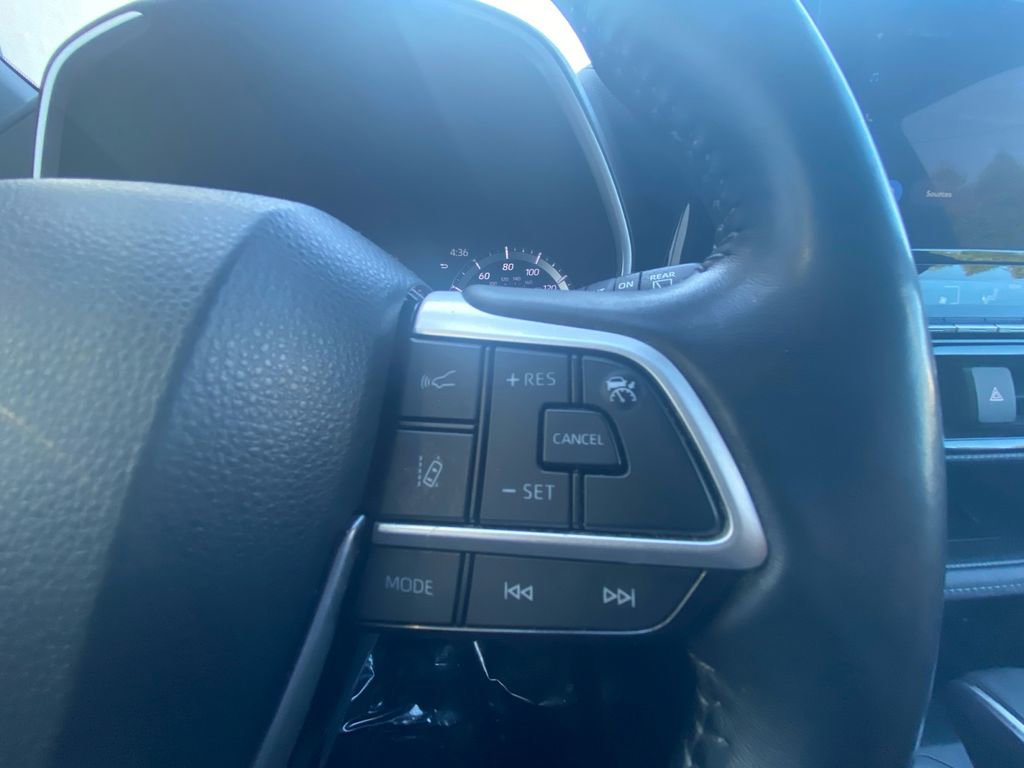 Used 2023 Toyota Highlander XSE AWD/4WD image 19