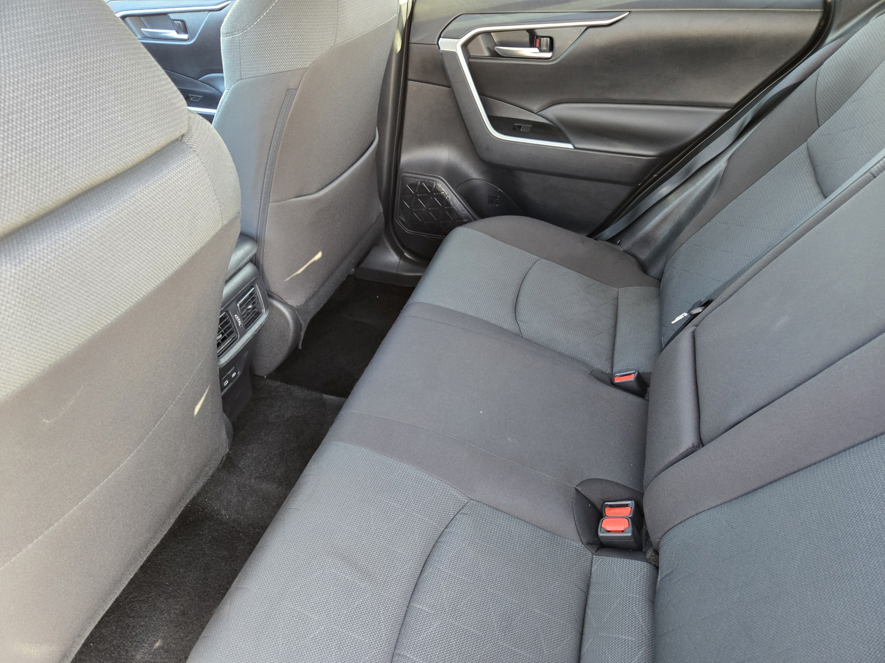 Used 2025 Toyota RAV4 XLE AWD/4WD image 27