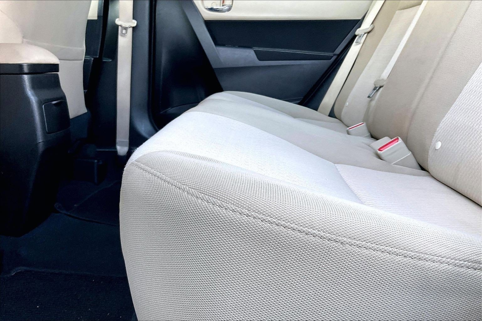 Used 2014 Toyota Corolla LE image 17