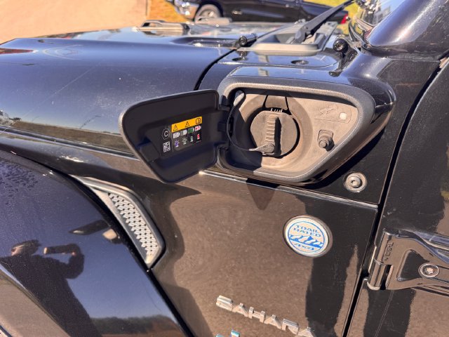 Used 2022 Jeep Wrangler Unlimited Sahara w/ Cold Weather Group AWD/4WD image 46