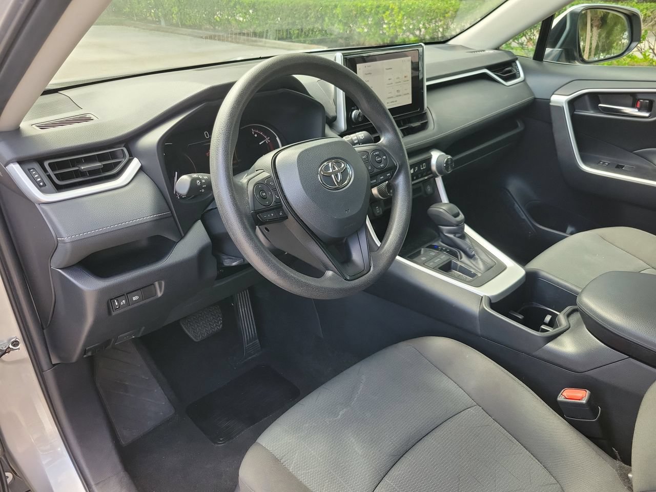 Used 2024 Toyota RAV4 XLE FWD image 15
