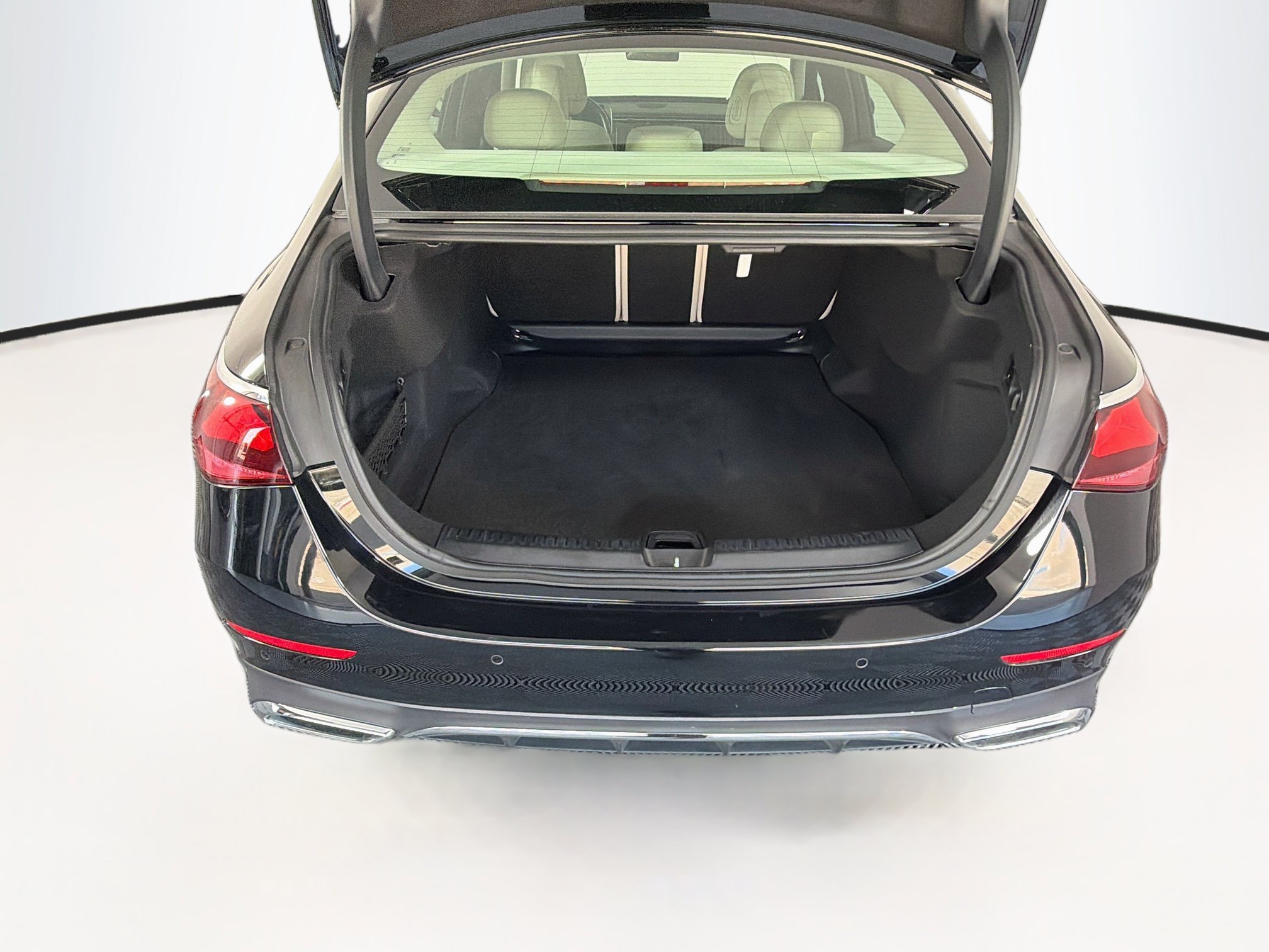 Used 2025 Mercedes-Benz E 350 Sedan w/ Winter Package image 31