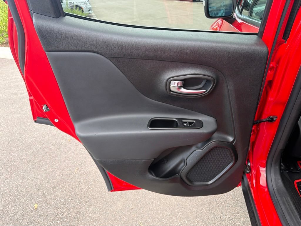 Used 2020 Jeep Renegade Trailhawk AWD/4WD image 17