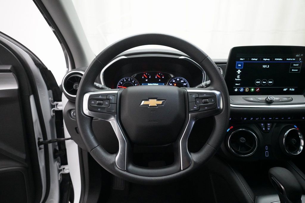 Used 2025 Chevrolet Blazer LT AWD/4WD image 4