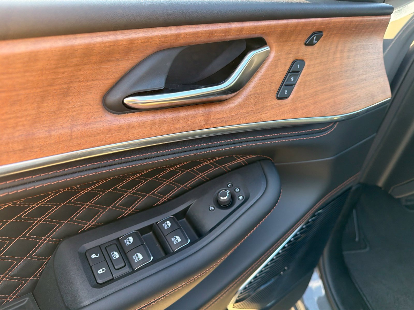 New 2027 Jeep Grand Cherokee Summit AWD/4WD image 15
