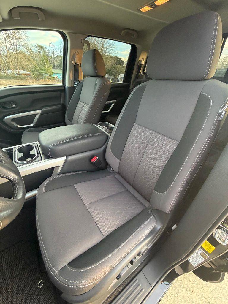 Used 2024 Nissan Titan SV w/ SV Convenience Package image 10