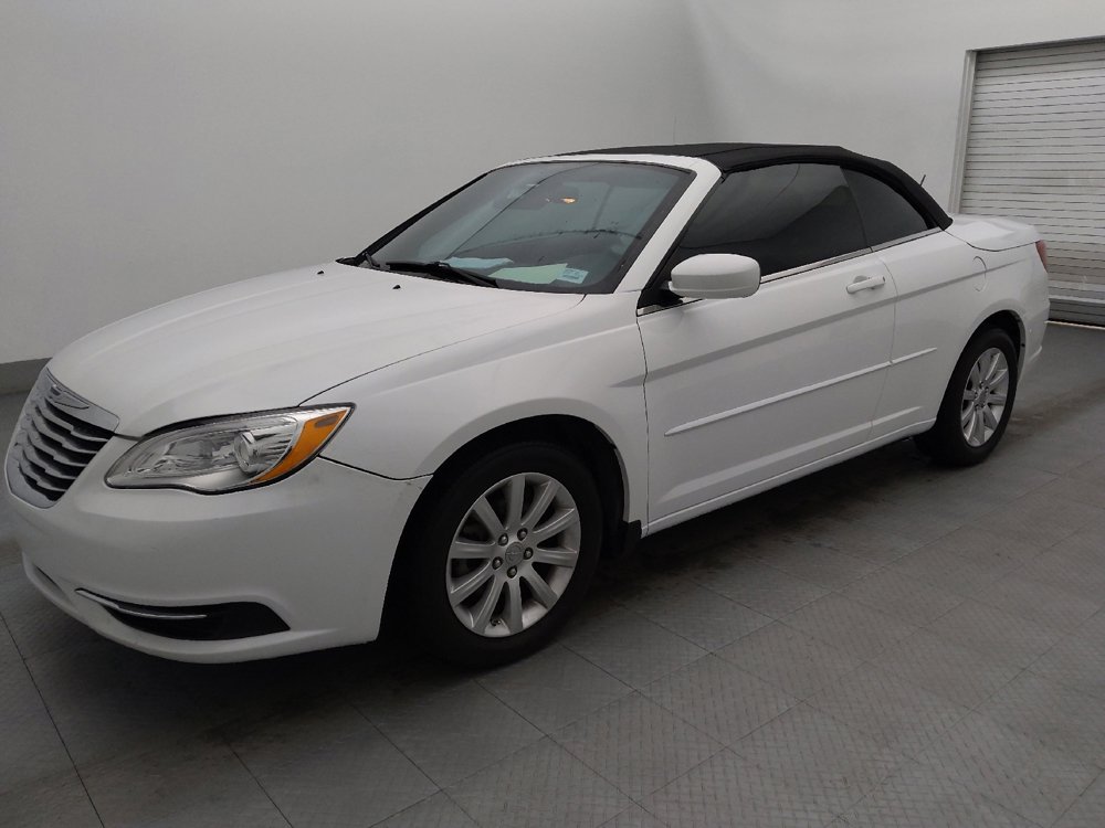 Used 2014 Chrysler 200 Touring image 2