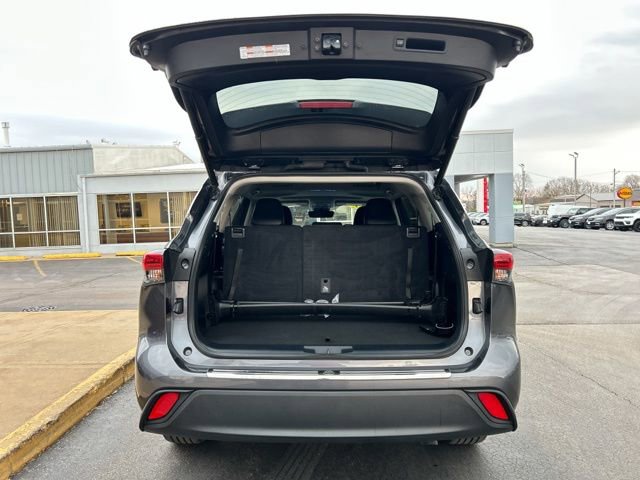 Used 2023 Toyota Highlander XLE image 10