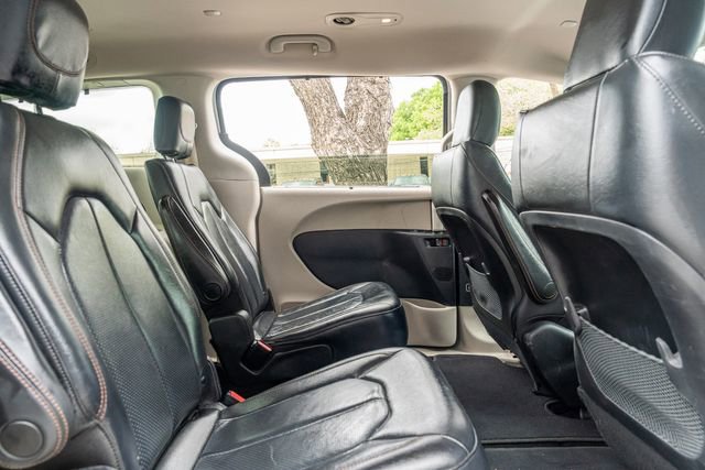 Used 2019 Chrysler Pacifica Touring-L FWD image 39