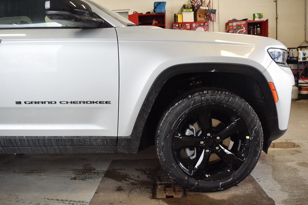 New 2026 Jeep Grand Cherokee Limited w/ Limited Altitude Package AWD/4WD image 57