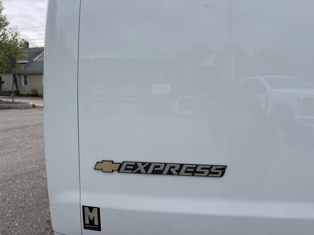 Used 2024 Chevrolet Express 2500 w/ Driver Convenience Package RWD image 11