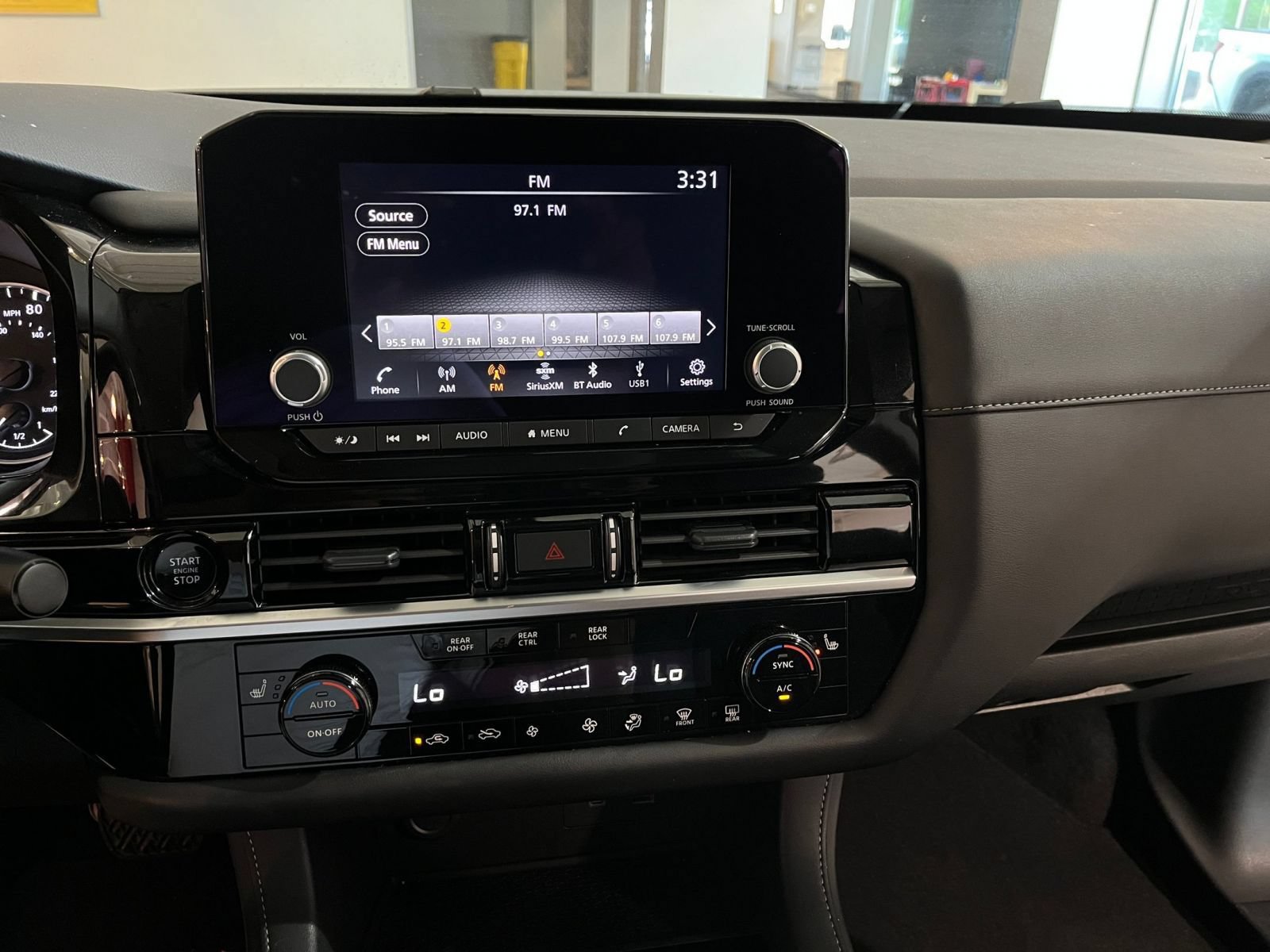 Used 2025 Nissan Pathfinder SV AWD/4WD image 17