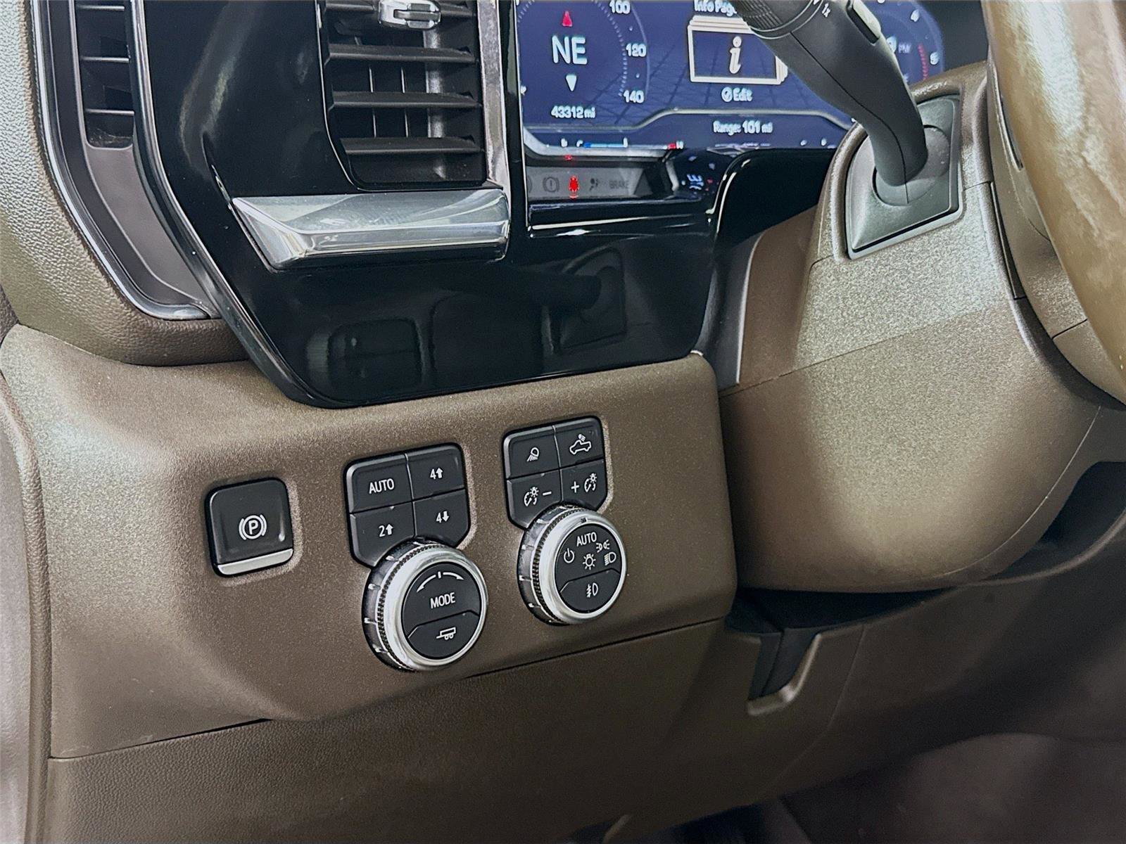 Used 2025 GMC Sierra 3500 SLT w/ SLT Convenience Package image 10