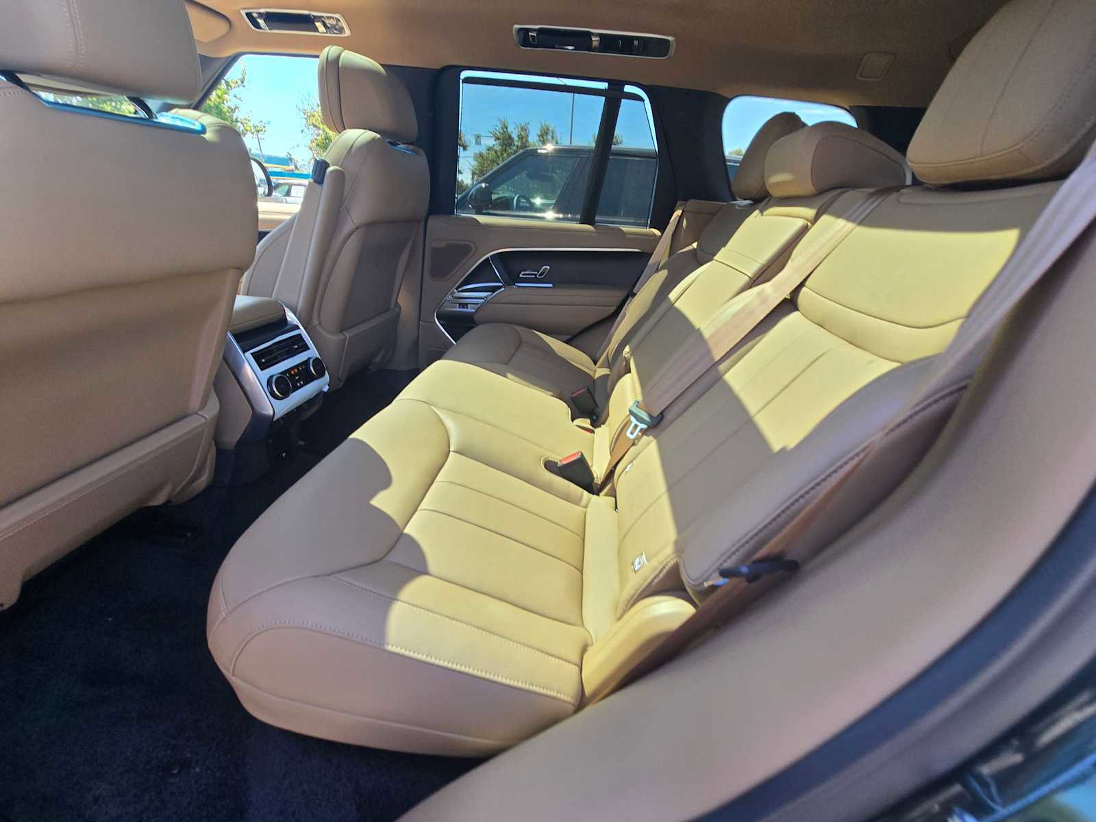 New 2025 Land Rover Range Rover SE image 20
