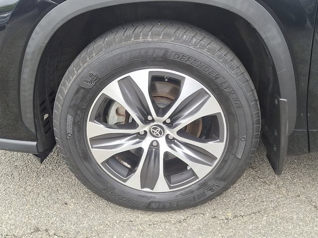 Used 2021 Toyota Highlander XLE AWD/4WD image 8