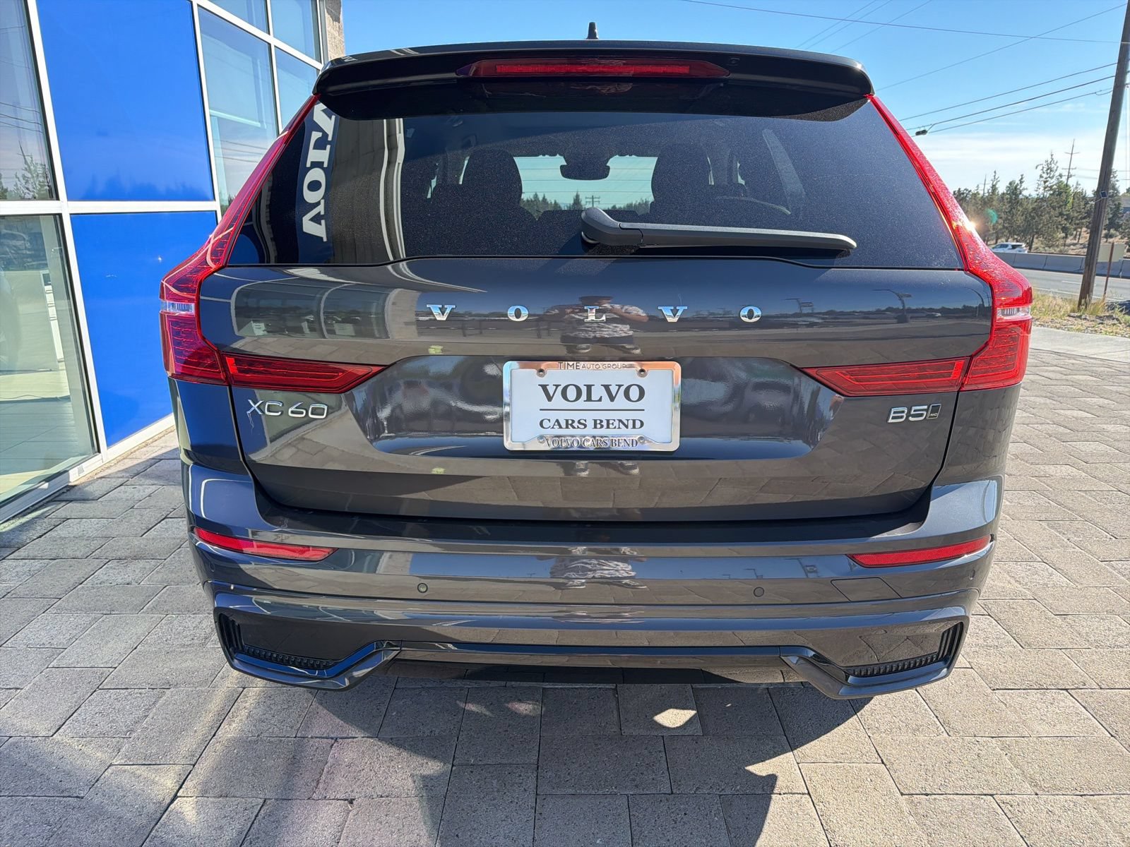Used 2025 Volvo XC60 B5 Plus AWD/4WD image 6