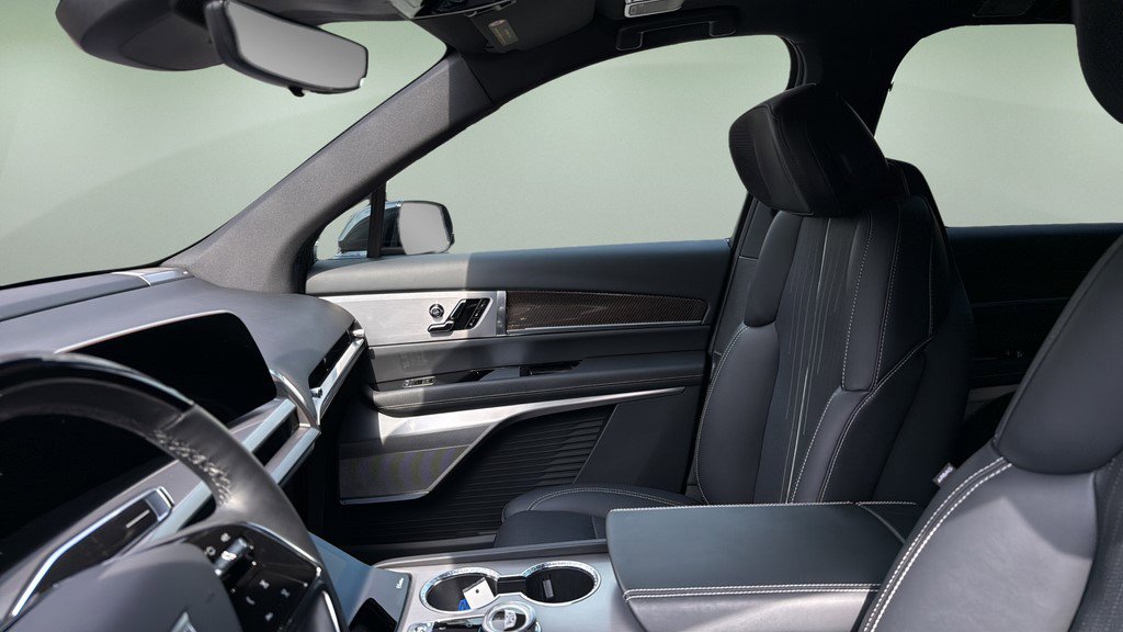 Certified 2026 Cadillac Vistiq Sport w/ LPO, Floor Liner Package image 24