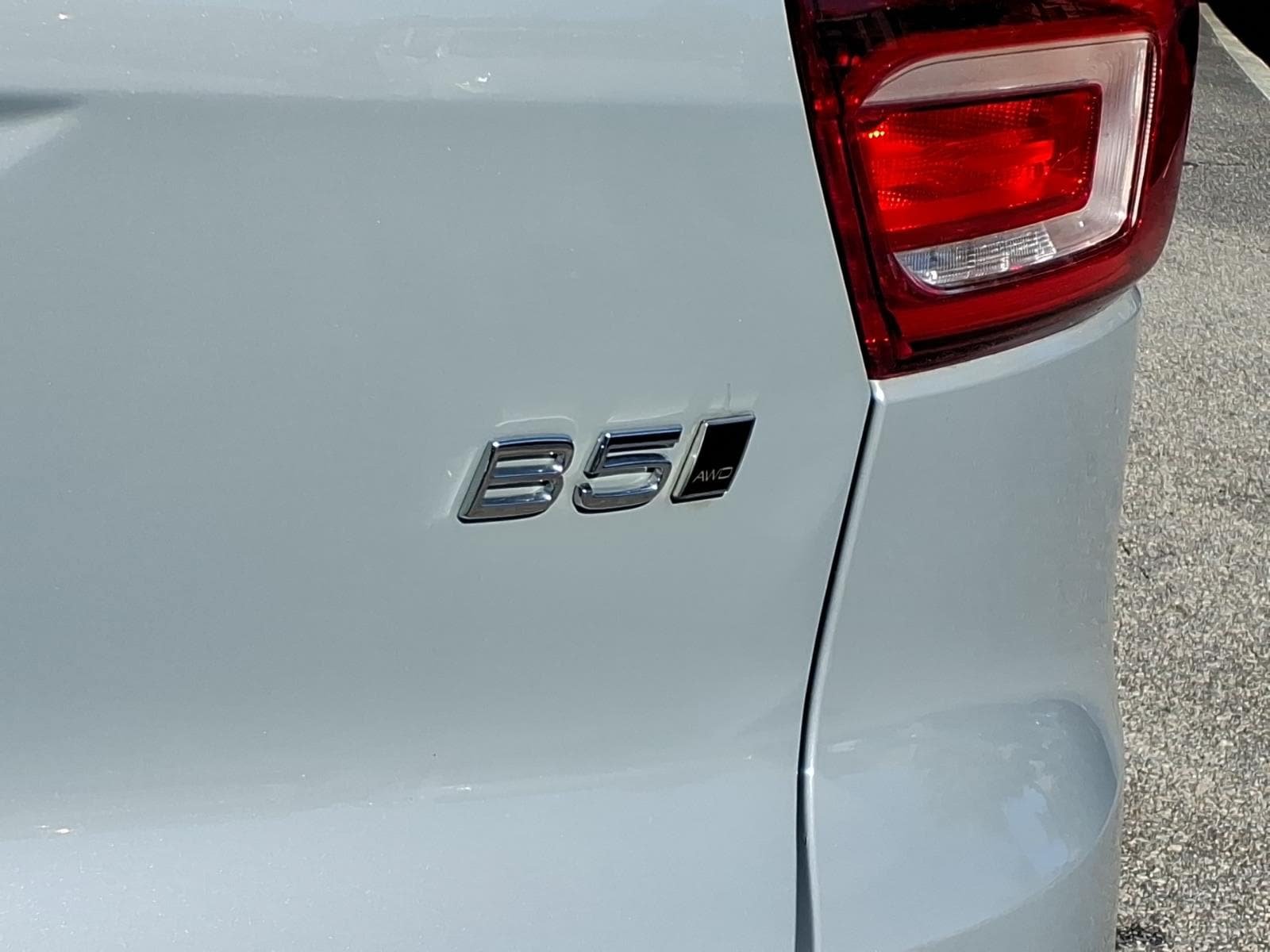 Certified 2024 Volvo XC40 B5 Ultimate w/ Protection Package Premier AWD/4WD image 6