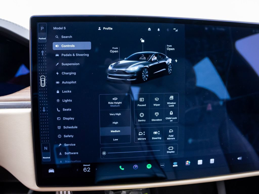 Used 2023 Tesla Model S Standard Range image 18