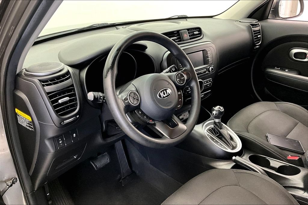 Used 2017 Kia Soul + FWD image 13