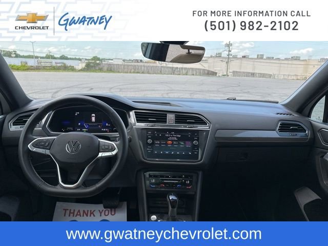 Used 2023 Volkswagen Tiguan SE w/ Panoramic Sunroof Package image 23