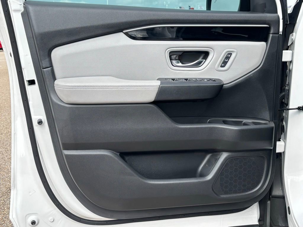 Used 2025 Honda Pilot Touring image 30