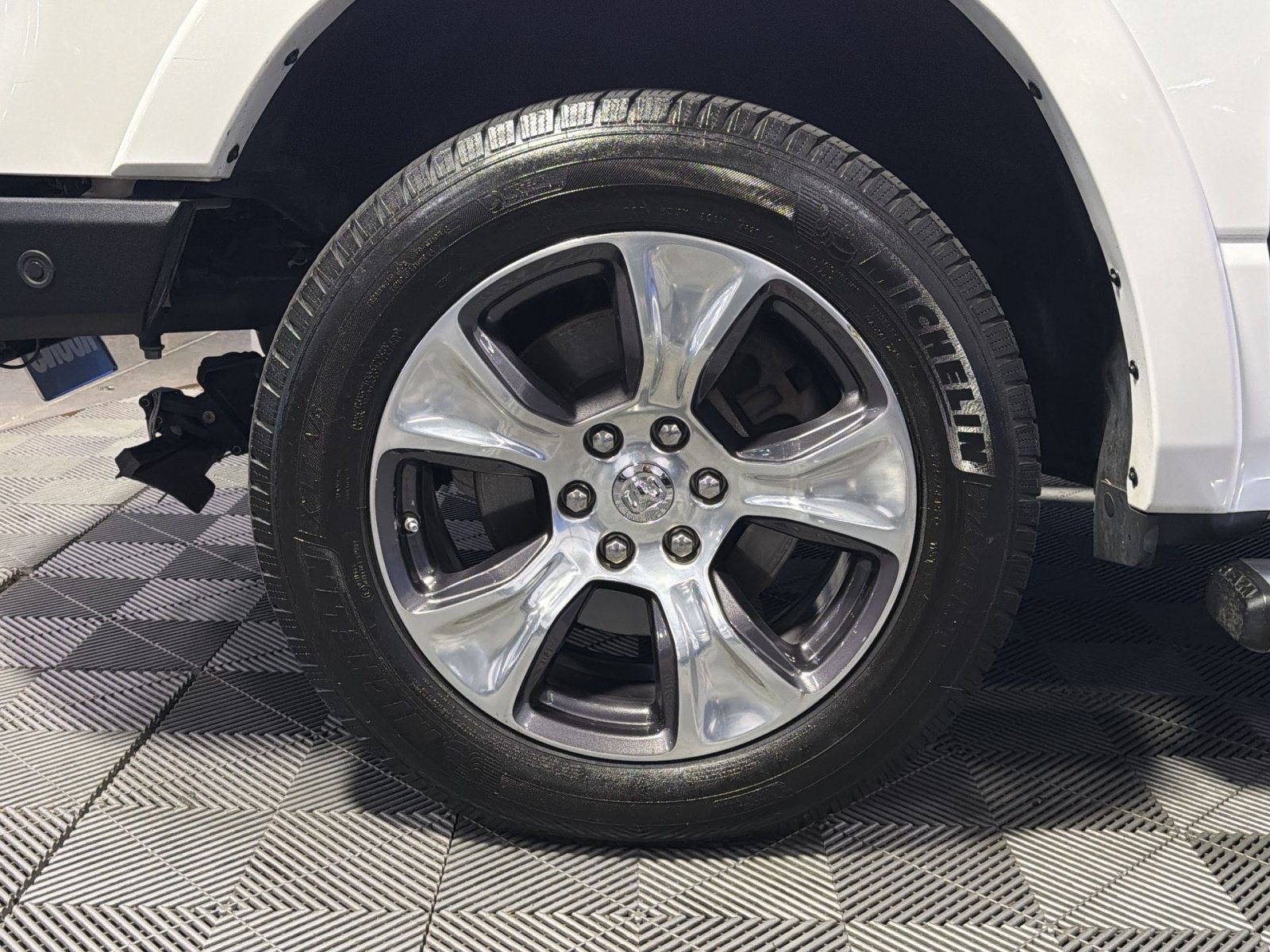 Used 2019 RAM 1500 Laramie AWD/4WD image 16