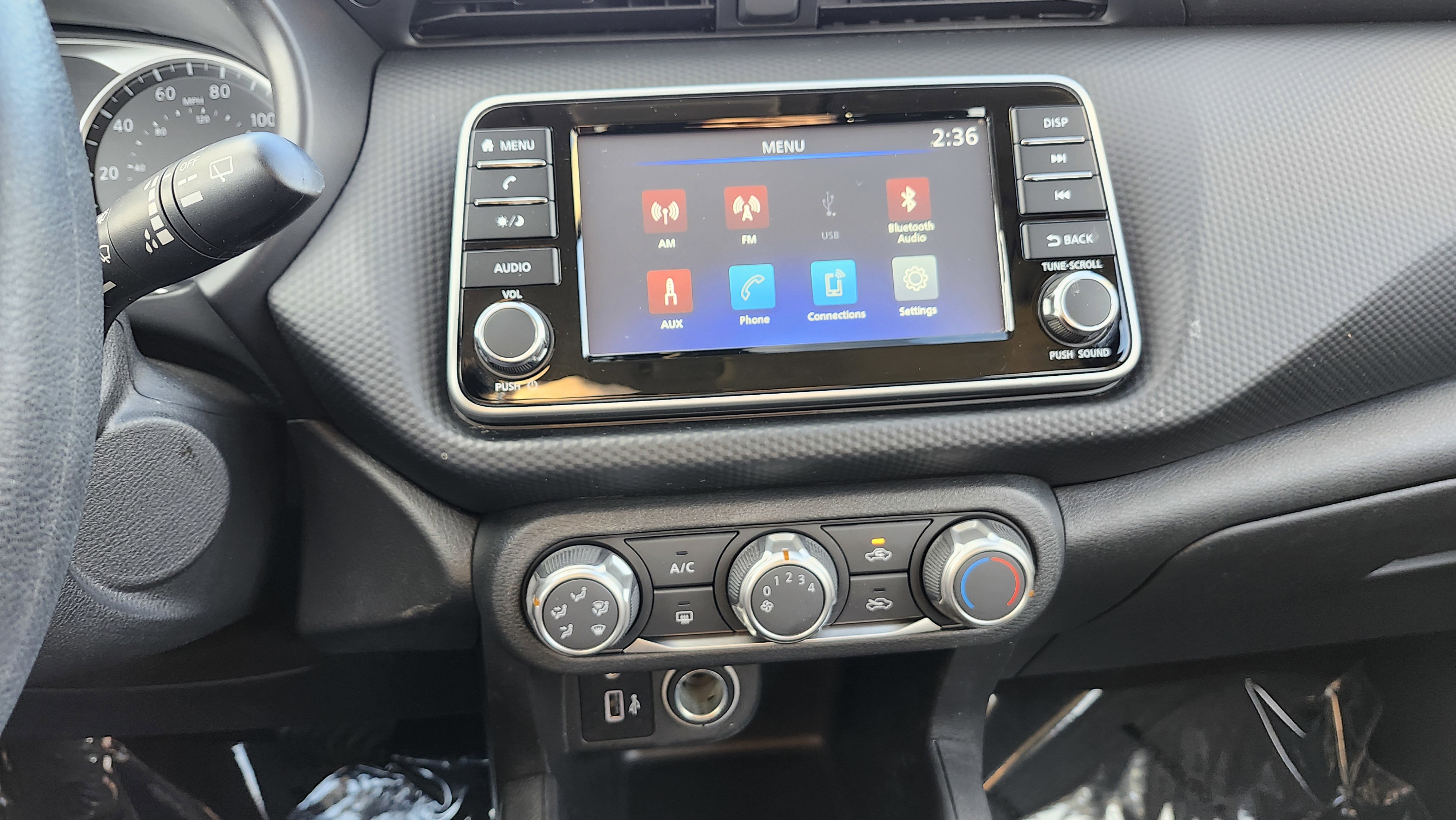 Used 2022 Nissan Kicks S image 28