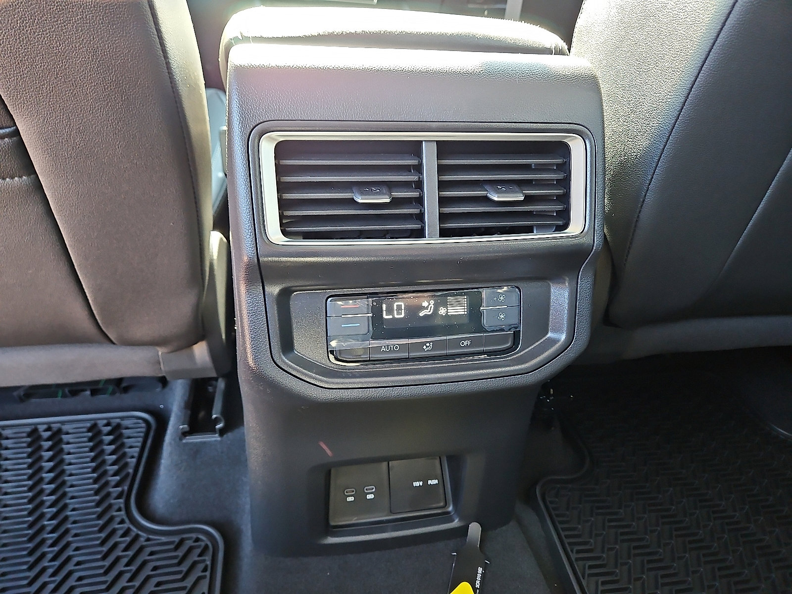 New 2026 Volkswagen Atlas SE image 9