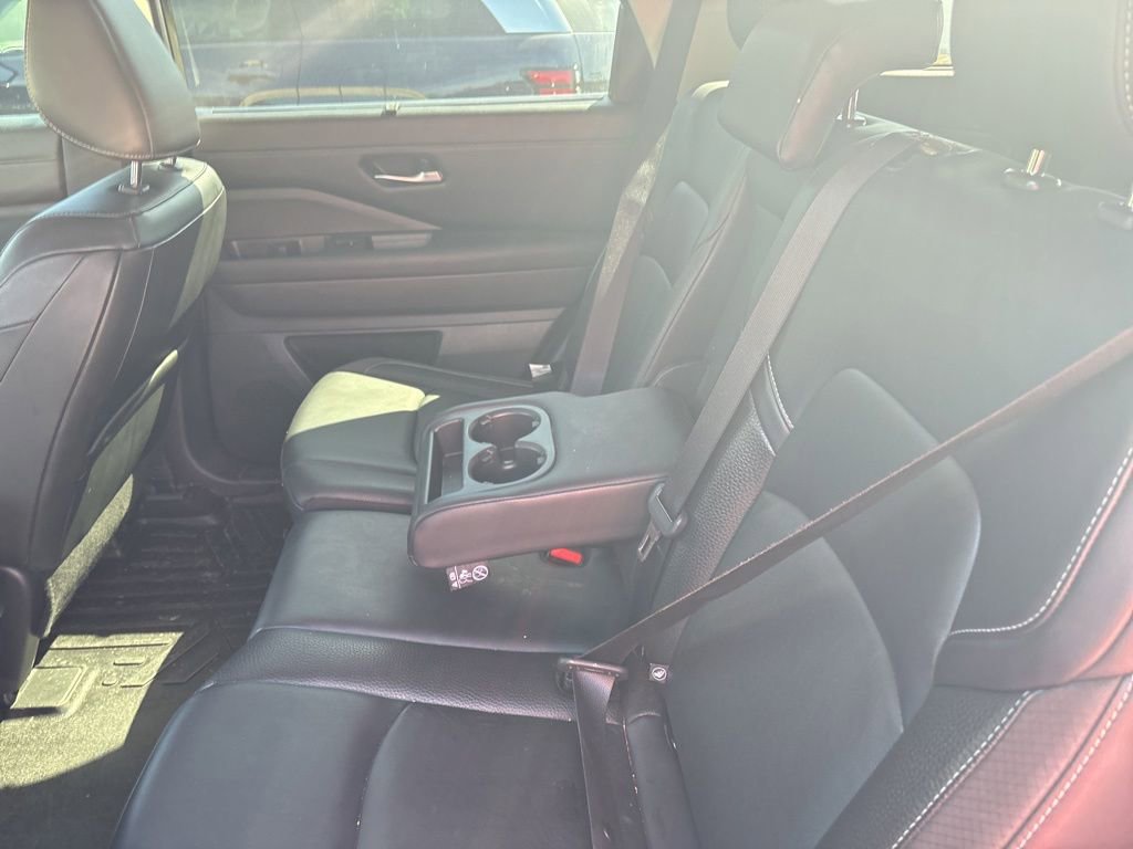 Used 2022 Nissan Pathfinder SL AWD/4WD image 11