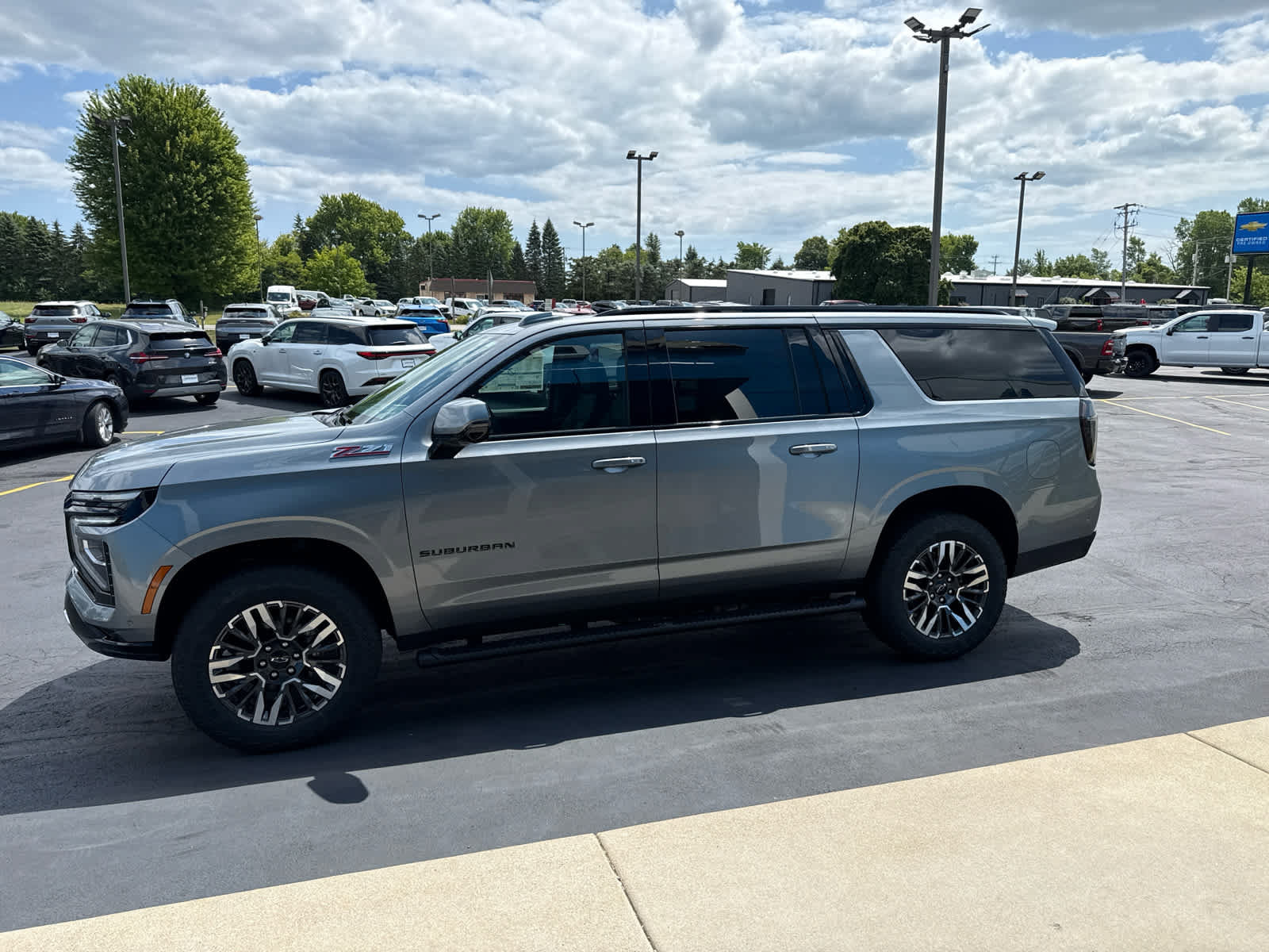New 2026 Chevrolet Suburban Z71 w/ Comfort Package AWD/4WD image 8