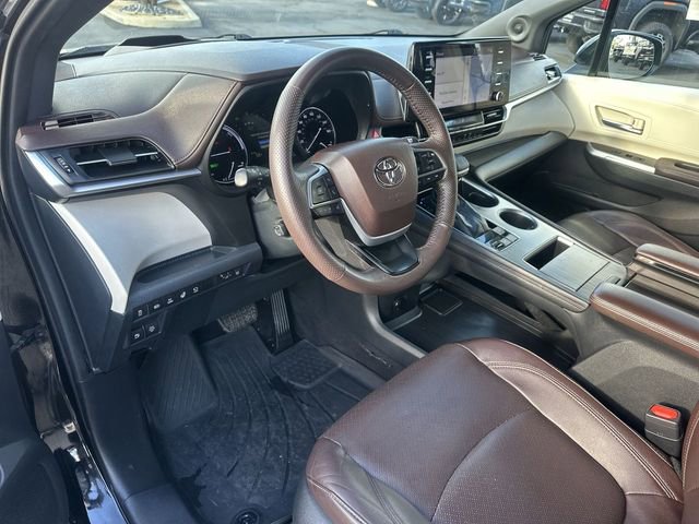 Used 2022 Toyota Sienna Platinum image 10