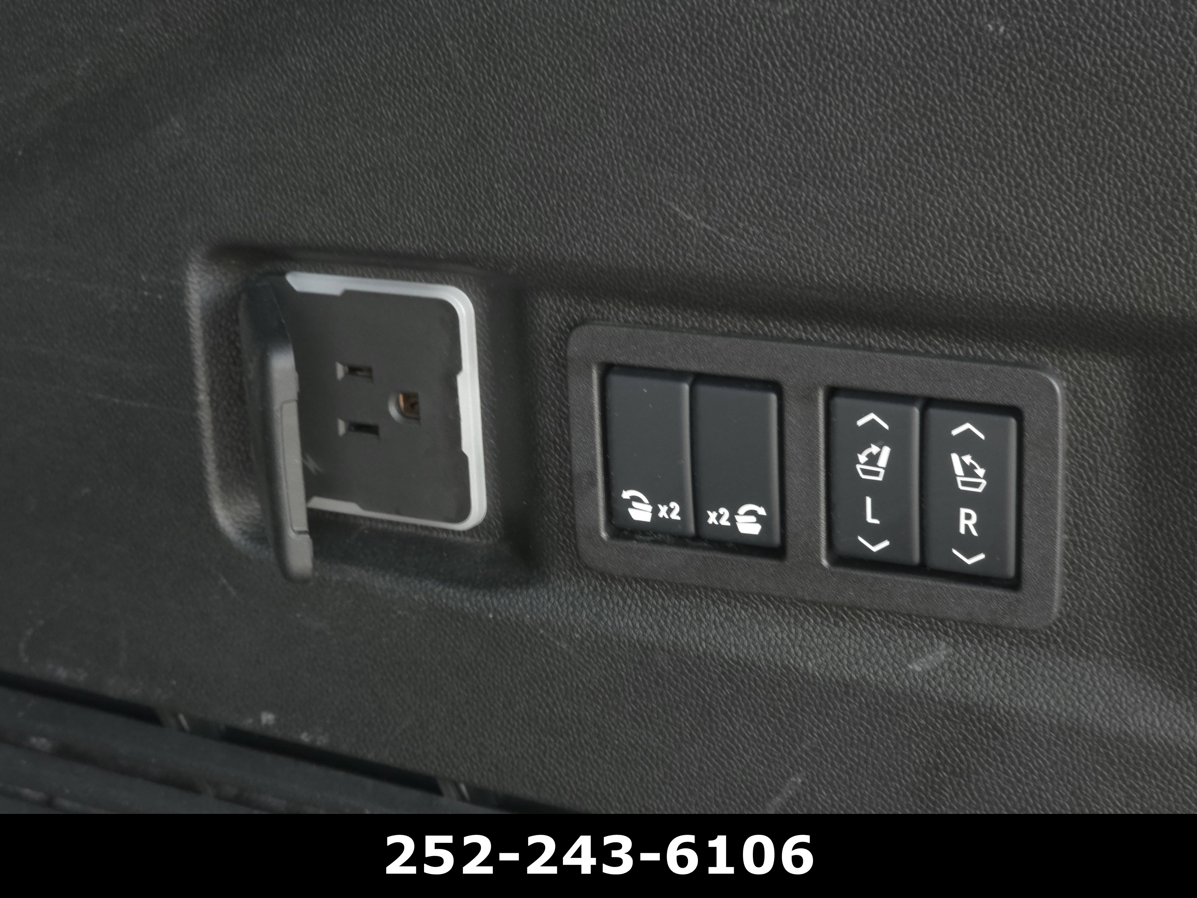 Used 2025 Chevrolet Tahoe Premier RWD image 38