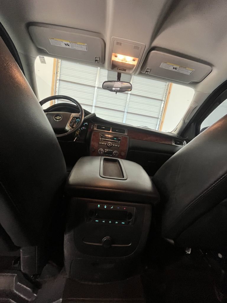 Used 2011 Chevrolet Suburban LT image 7
