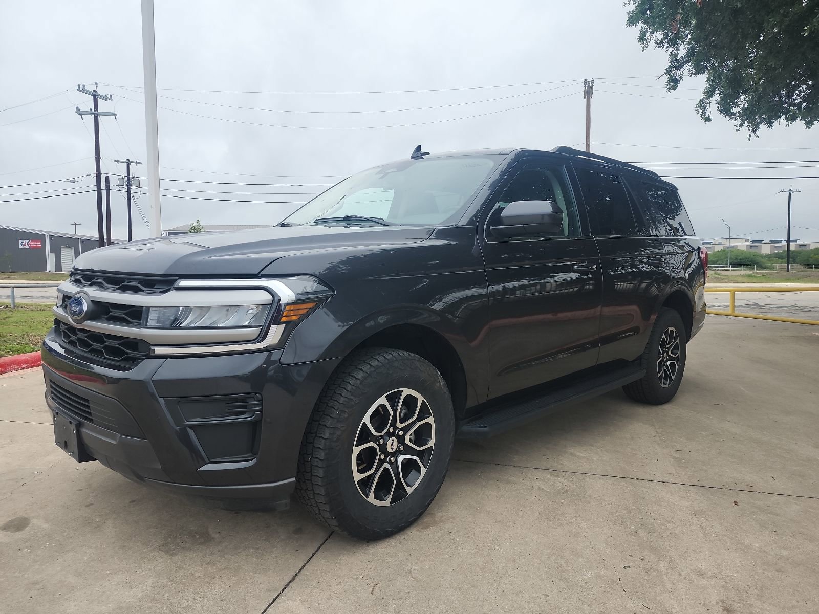 Used 2024 Ford Expedition XLT AWD/4WD image 7