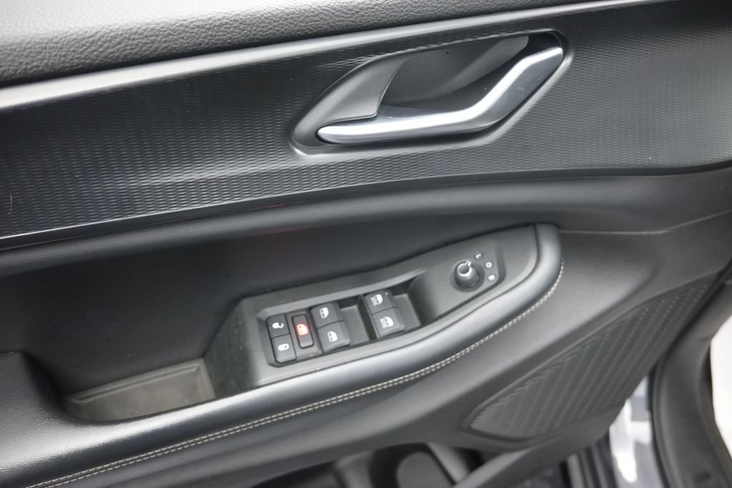 Used 2024 Jeep Grand Cherokee L Laredo RWD image 10