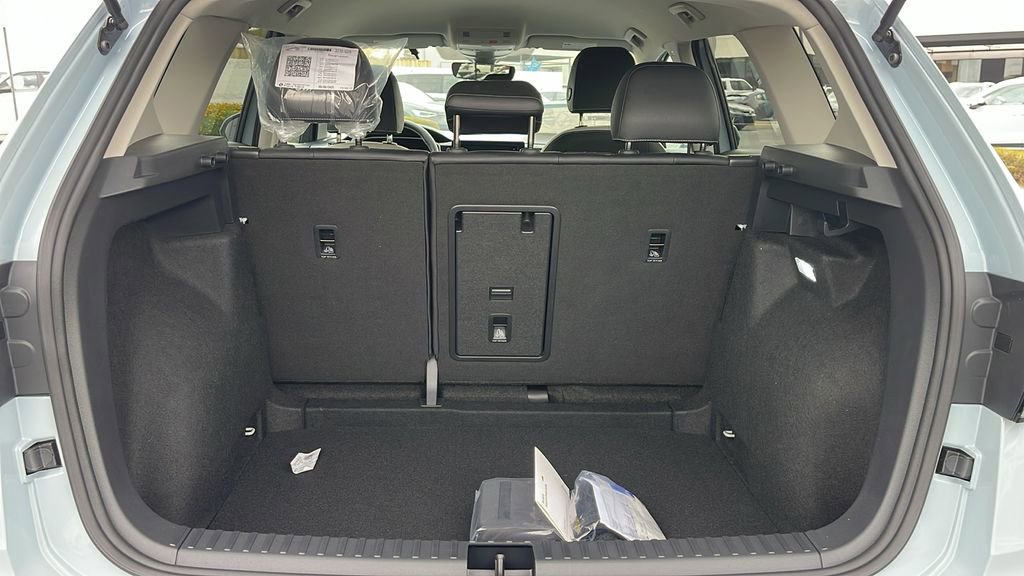 New 2025 Volkswagen Taos SE image 29