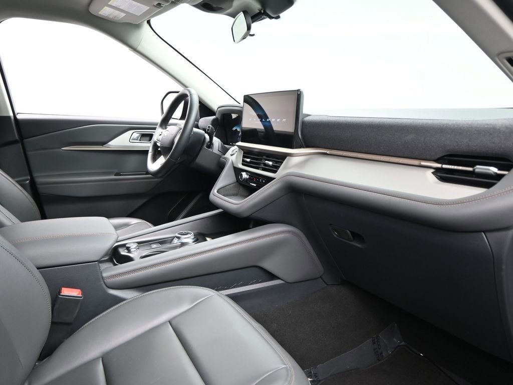 New 2025 Ford Explorer Active w/ Active Comfort Package image 10