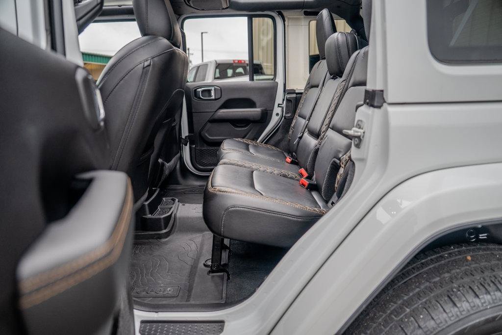 Used 2022 Jeep Wrangler Unlimited Sahara AWD/4WD image 16