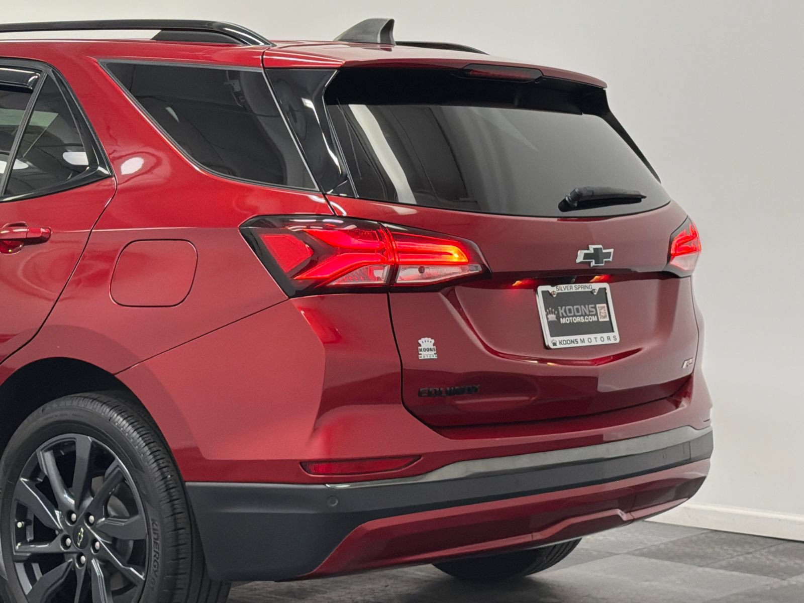 Used 2023 Chevrolet Equinox RS FWD image 7