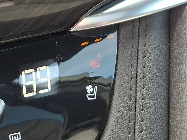 Certified 2025 Cadillac XT6 Premium Luxury w/ LPO, Floor Liner Package image 25