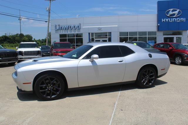 Used 2022 Dodge Challenger SXT w/ Plus Package RWD image 2