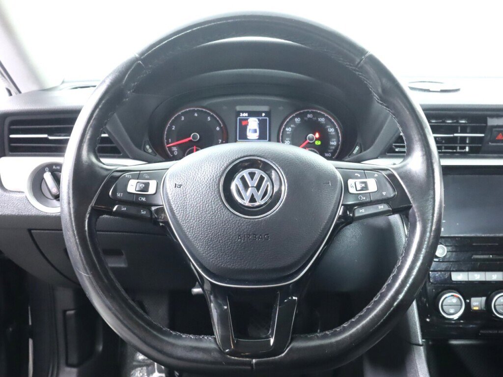 Used 2020 Volkswagen Passat 2.0T SE image 11