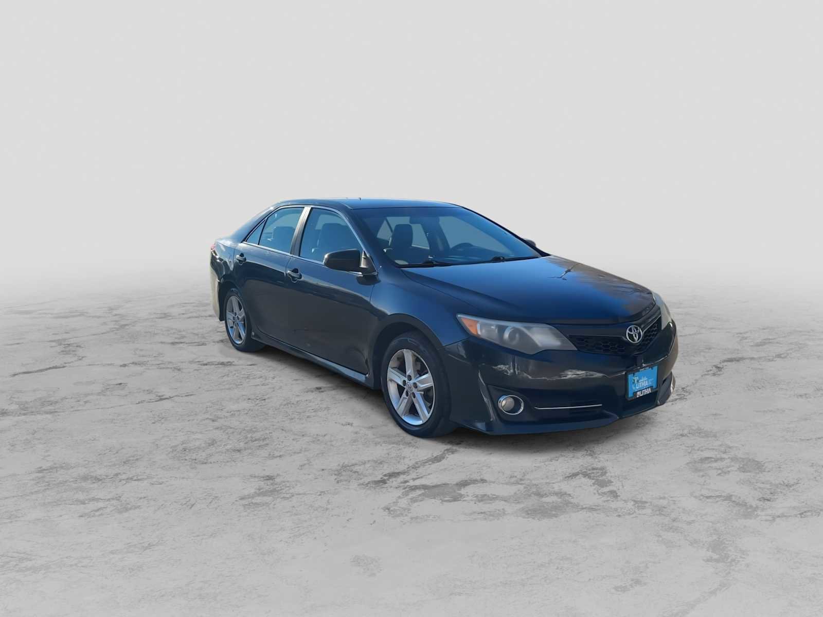 Used 2013 Toyota Camry SE image 2