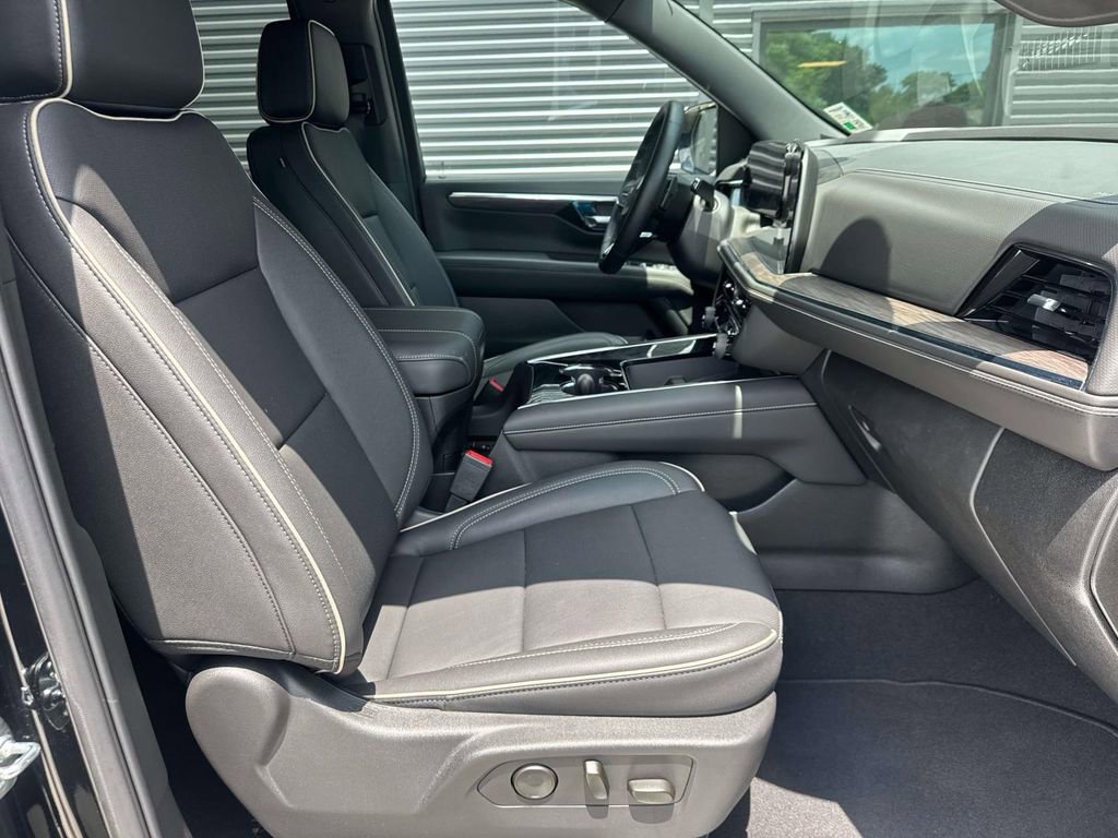 Used 2025 Chevrolet Tahoe Premier RWD image 15