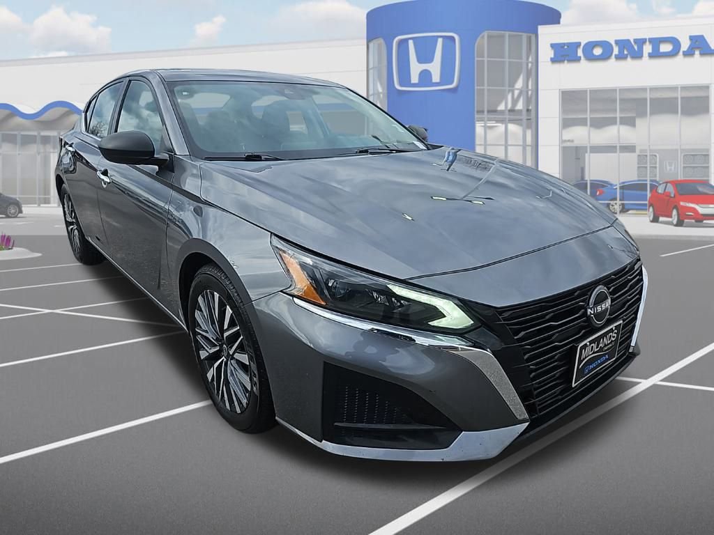 Used 2024 Nissan Altima 2.5 SV