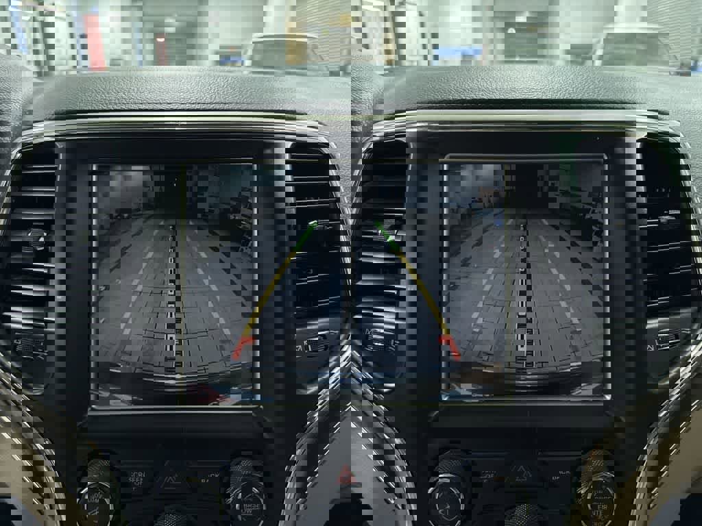 Used 2015 Jeep Grand Cherokee Limited image 26