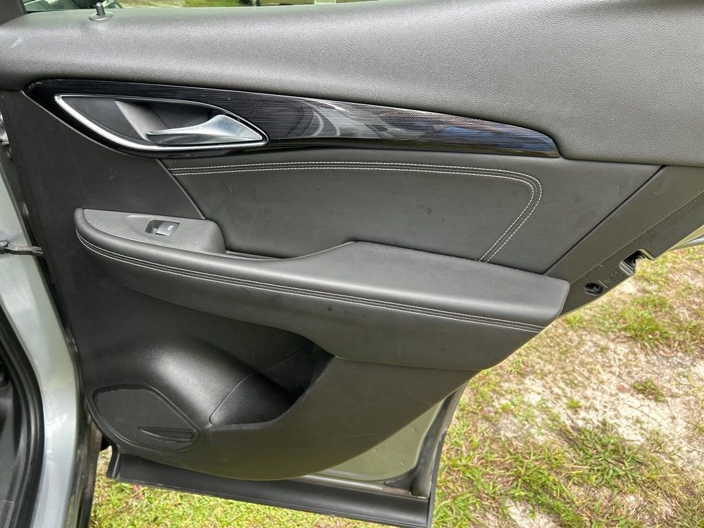 Used 2023 Buick Envision Essence image 40