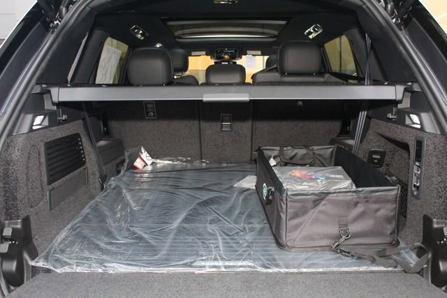 New 2026 Land Rover Range Rover Long Wheelbase SE image 12